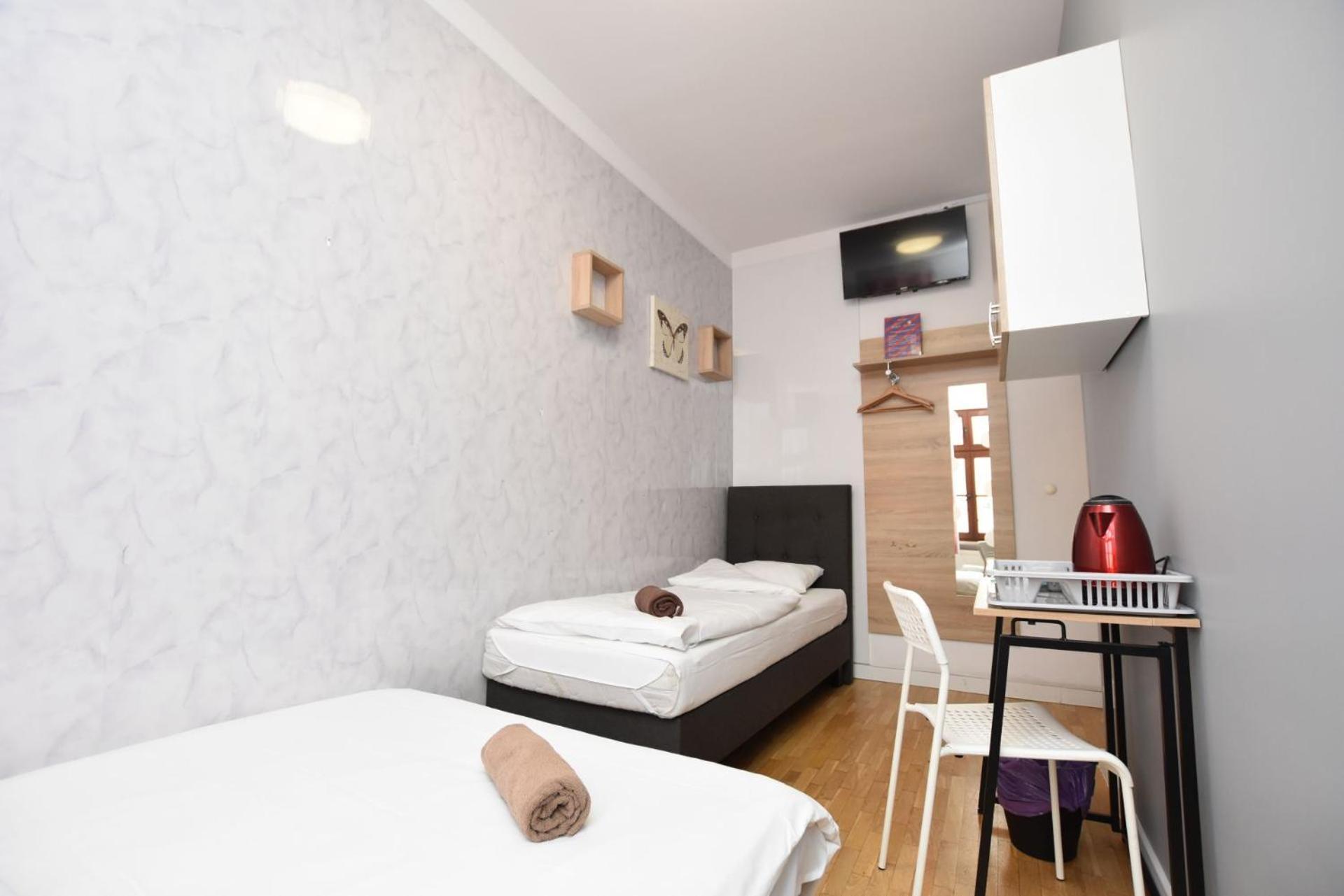 - Prywatne Hostal *